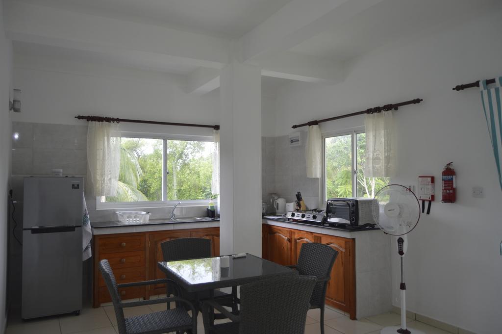 Chez Payet Airport Guesthouse Pointe La Rue Exterior photo