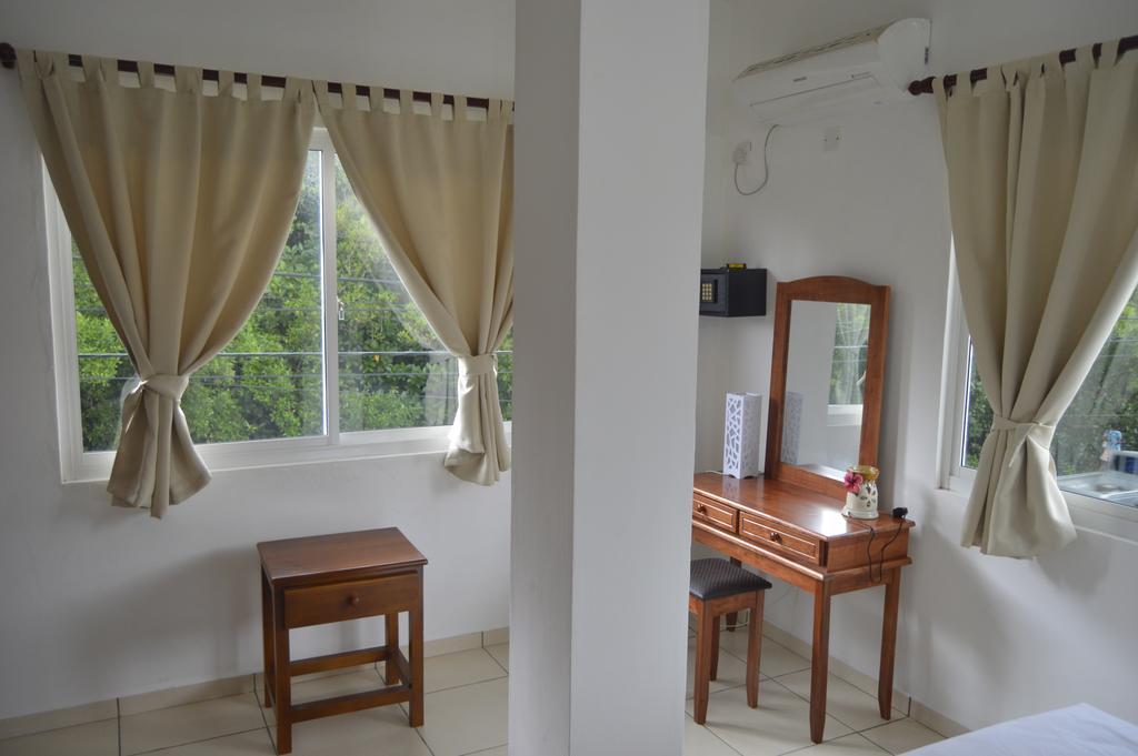 Chez Payet Airport Guesthouse Pointe La Rue Exterior photo