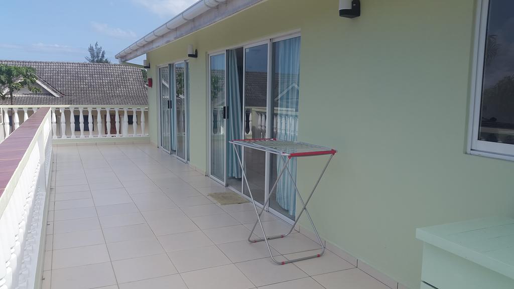Chez Payet Airport Guesthouse Pointe La Rue Exterior photo